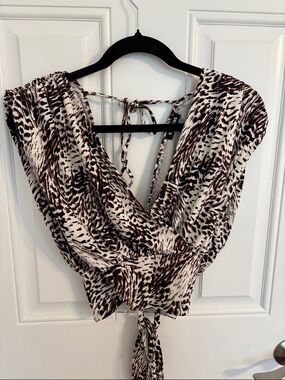 Women’s Brown & White Printed Tie-Front Top